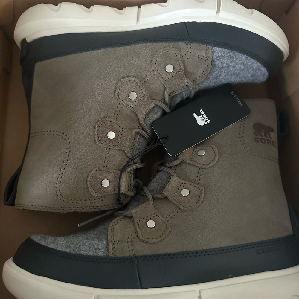 SOREL Explorer II Joan in Sage, Size 6.5